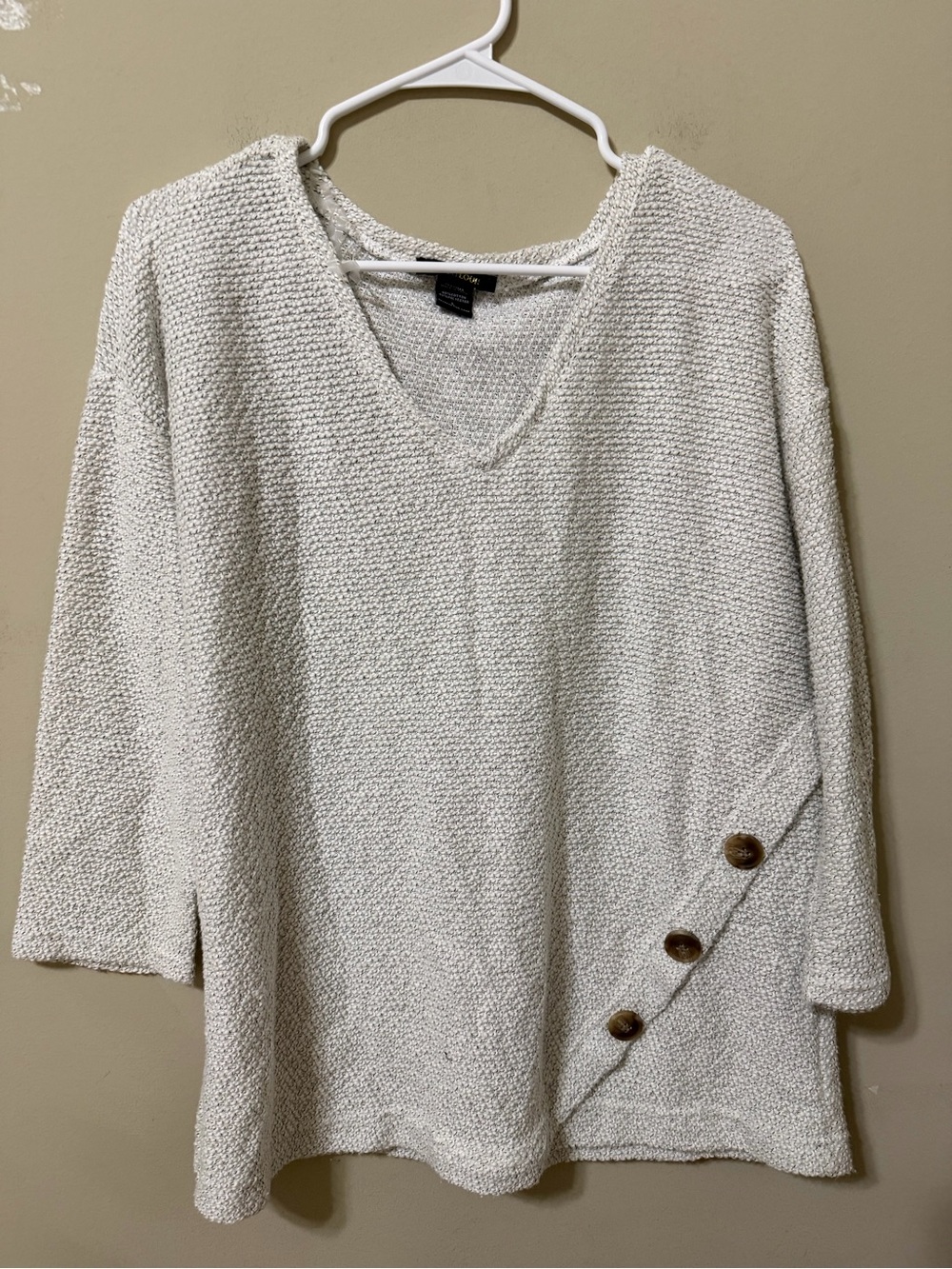 Robert Louis Cream V-Neck Textured Sweater with Button Accent large lightweight
